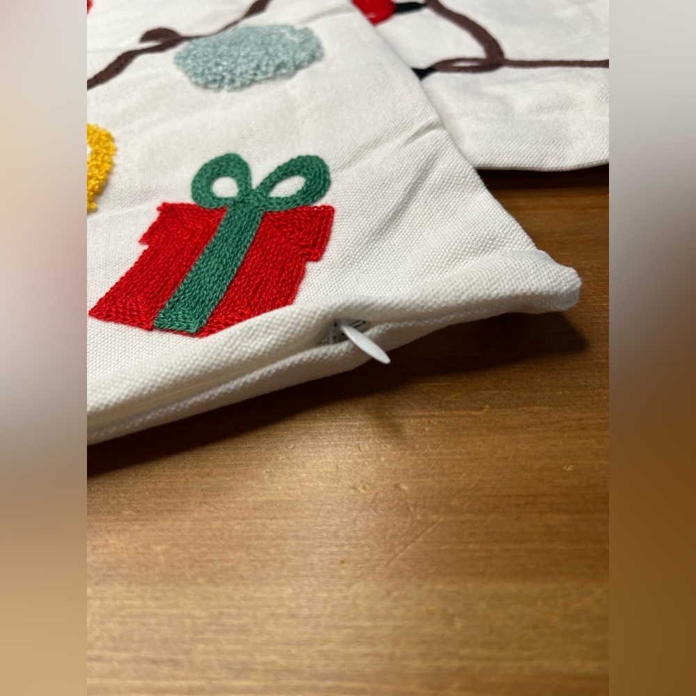 Festive Holiday Pillow Cases. Pillows not included. 1 set (2pcs). - Picture 7 of 10